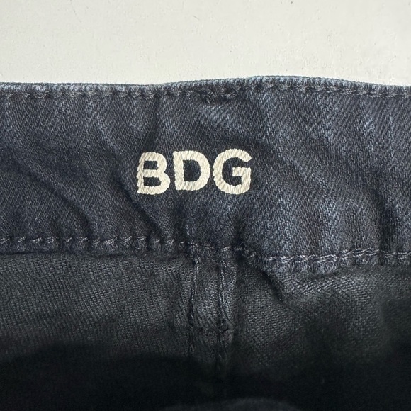 BDG Urban Outfitters Sz 28W Black High Rise Erin 5 Pocket Shortie Denim Shorts - Picture 6 of 6